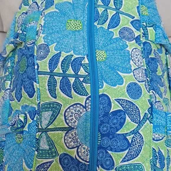 Vera Bradley Grand Traveler Tote / Duffel In Doodle Daisy Pattern - Picture 7 of 17